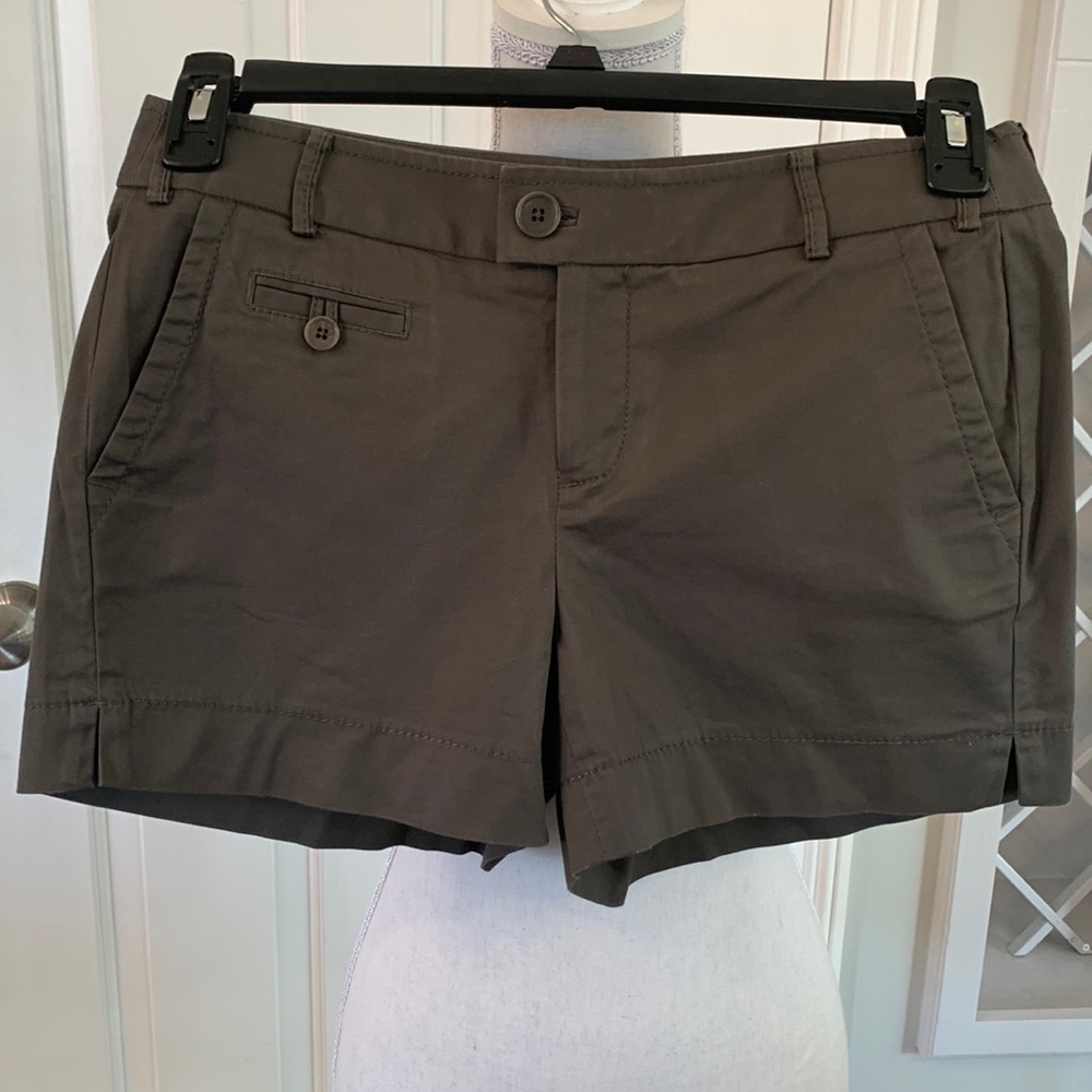 Banana Republic Martin Fit low rise stretch shorts size 4.  Dark gray